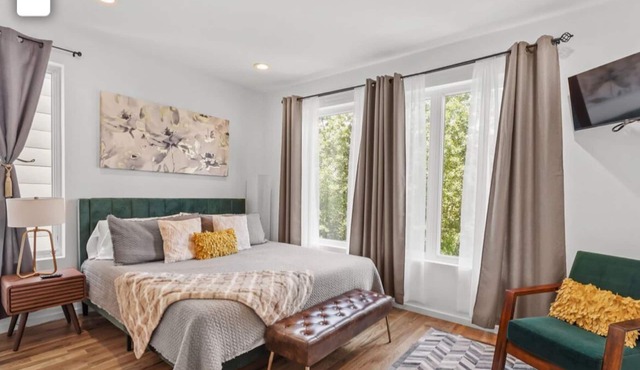Luxury Modern, Down Town Retreat, Pet Friendly