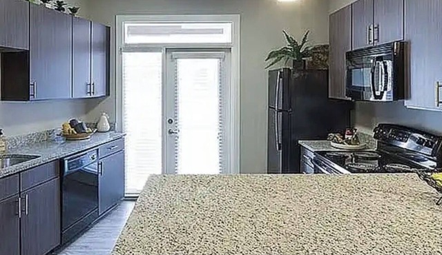 Luxury NFL Draft Stay- 1BR Designer Apartment -20–25 Min to Downtown Pittsburgh