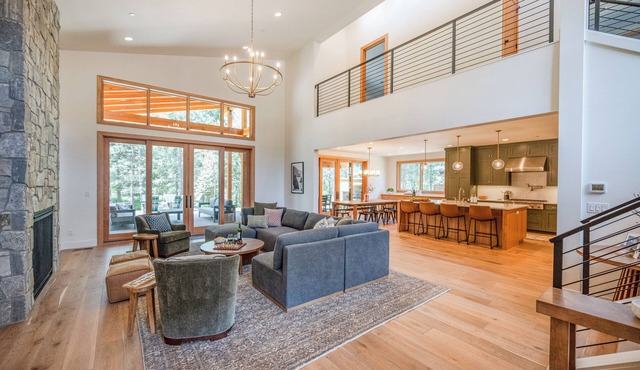 Luxury, Private Suncadia NEW Build, 4 KING SUITES, Bunk Room, Hot tub, Game Room