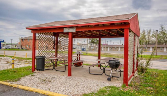 Macon Cozy Deluxe w/Free Parking & Wi-Fi | Breakfast & Smooth Access to Dining
