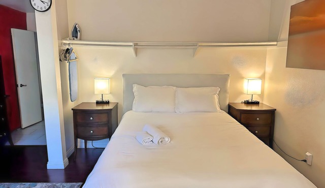 MaGiQ Private Master En-Suite w Private Bathroom, No Shared Spaces