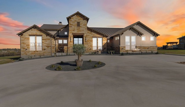 Magnolia Ranch Cottage Private Luxury Retreat ★New · 5 bedrooms · 5bd · 4ba in Pflugerville