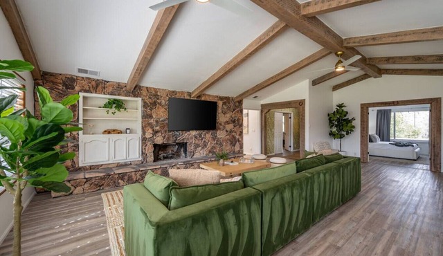 Main Ranch House - Great for Hosting!