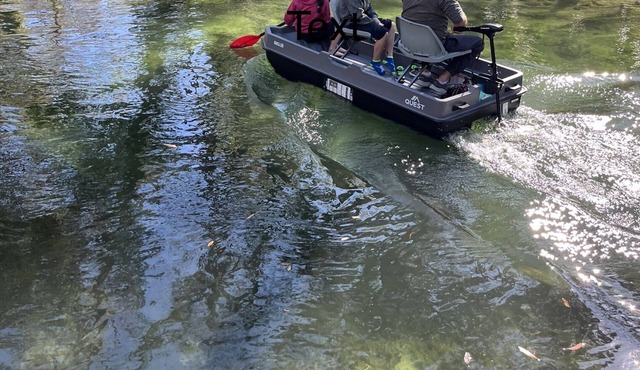 Main river home: Jon boat with trolling motor and hot tub! in Spring Hill
