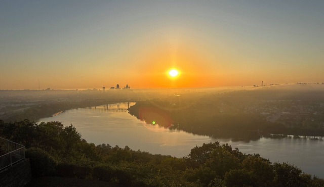 Marvelous river view 2-bedroom condo with AC & heat in Cincinnati in Cincinnati