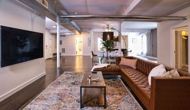 McCormick 4BR Huge Unit w/Pool Table | Sleeps 11