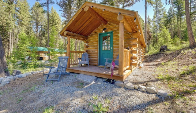 McGregor Lake Access: Cabin in Wooded Wilderness