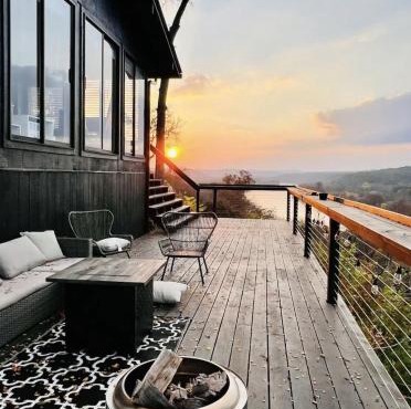 Million Dollar Lake Views On Lake Austin Mins to DT