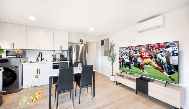 Modern 2BR Near DT + Stadiums Parking