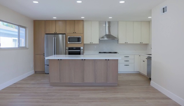 Modern 4BR Retreat Near Beach & Downtown