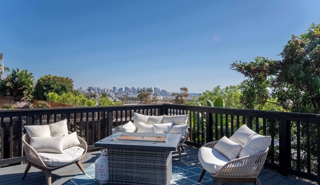 Modern 5BR Oasis - City Views, Gym & Gated Parking