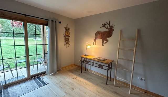 Modern Comfort Meets Natural Beauty: Your Perfect Getaway Near Starved Rock!