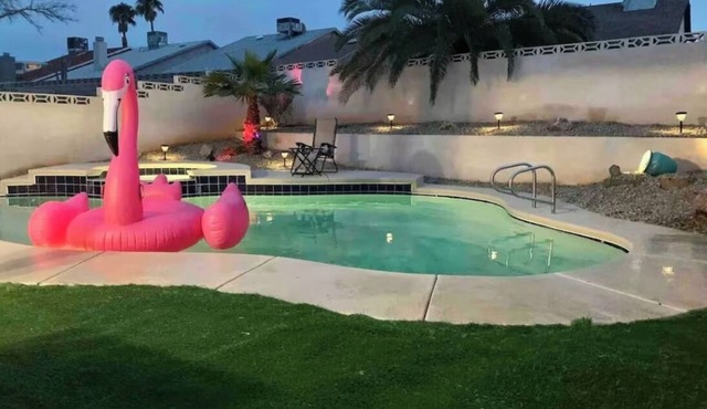 🔥 Modern Home w/Private Pool, Hot Tub, Game Room & Parking - 20 min to Strip
