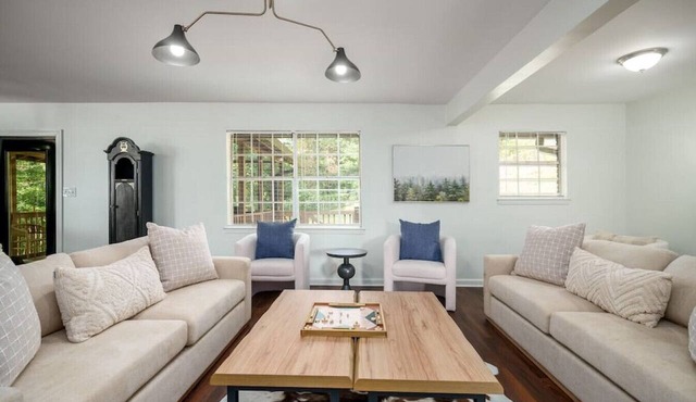 Modern Lodge Home near Downton w/Hot Tub