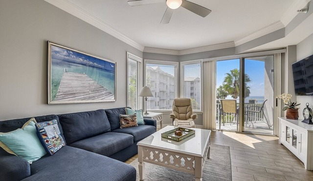 Modern Oceanfront Villa w/Resort Amenities