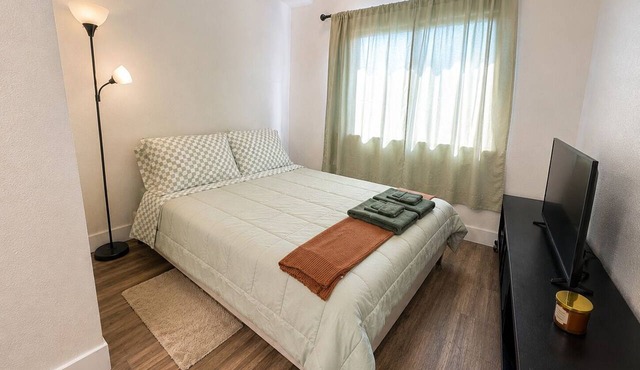 Modern Private Suite Private Entrance + Bathroom
