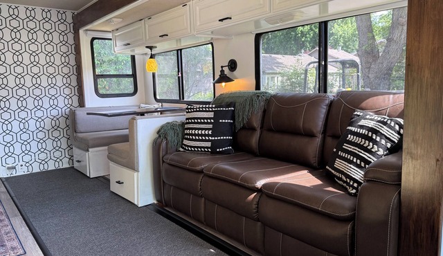 Modern RV on a serene, adventure filled property with AC, WiFi in Spokane
