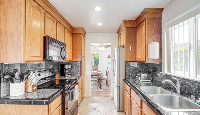 Modern San Diego Bungalow w/Yard - 5 Mi to Beach!