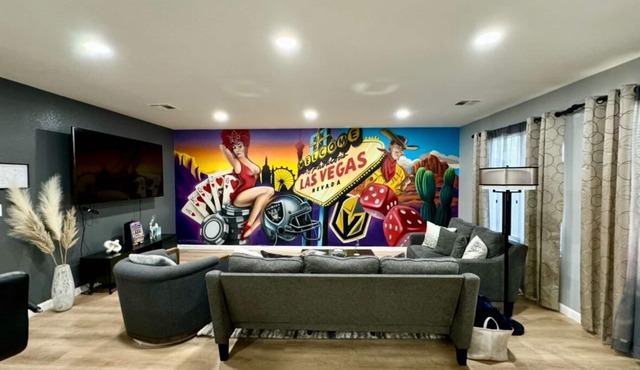Modern & Spacious 3 Bed/2 Bath-Sleeps 8, Near Airport, Strip & Stadium