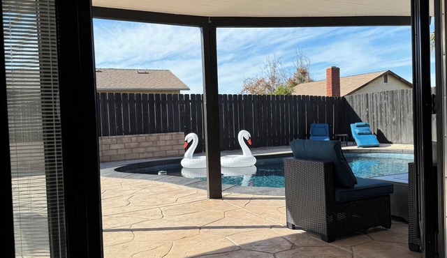 Modern Spacious 4-bedroom house with AC in quaint Spring Valley