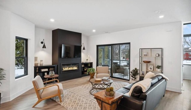 Modern & spacious 5-bedroom house in delightful White Bear Lake