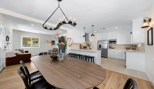 Modern & Stylish Mission Hills Neighborhood Escape