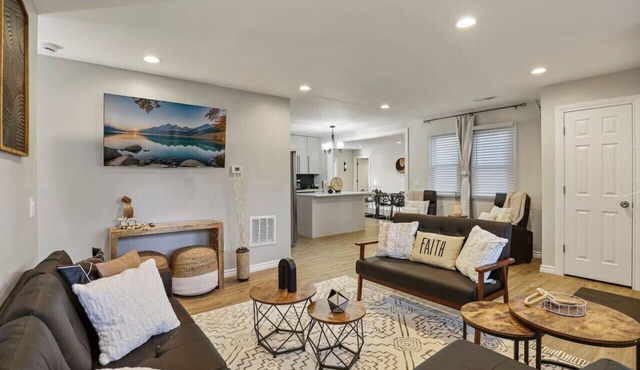 Modern Tranquil Boho Getaway in Glen Ellyn