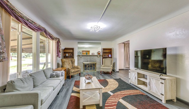 Monroeville Vacation Rental ~ 3 Mi to Boyce Park!