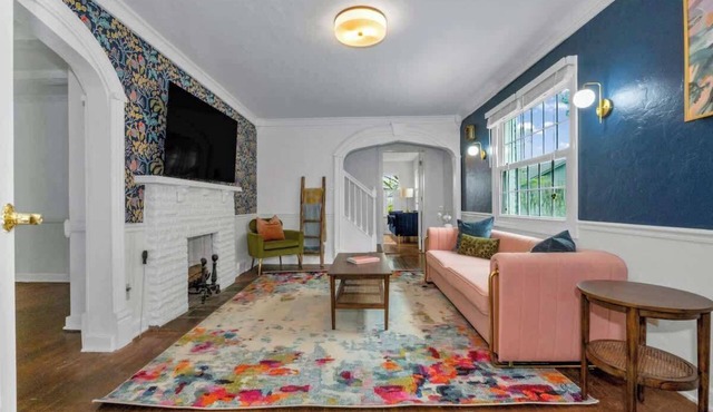 Mt. Lebanon | Luxe | King Bed | Work & Family Stay
