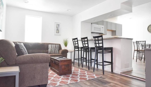 Mt Washington Gem-Near Views & Off Street Parking!