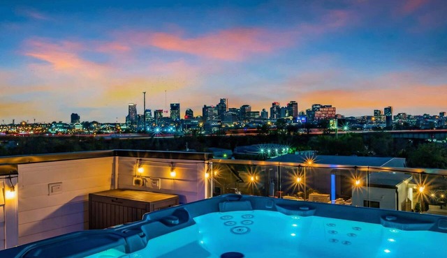 Nashville getaway: 2 homes, 2 rooftop hot tubs, karaoke, sleeps 24