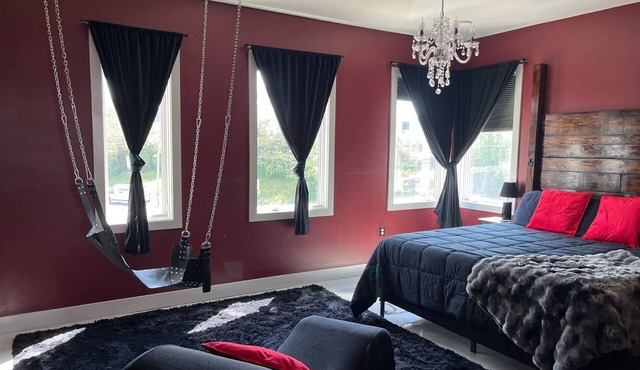 Naughty in Nashville - Your Intimate Couples Getaway Awaits.