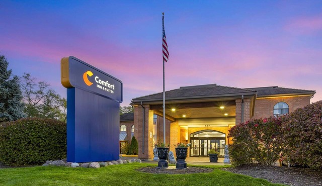 Near Diamond Lake Beach + Parking & Kitchenette