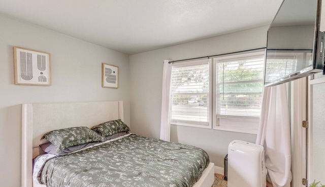 Near Hiking & Shopping: Cozy Studio in San Diego!