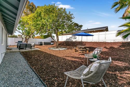 Neat Retreat w Hot Tub Near Beach and Downtown