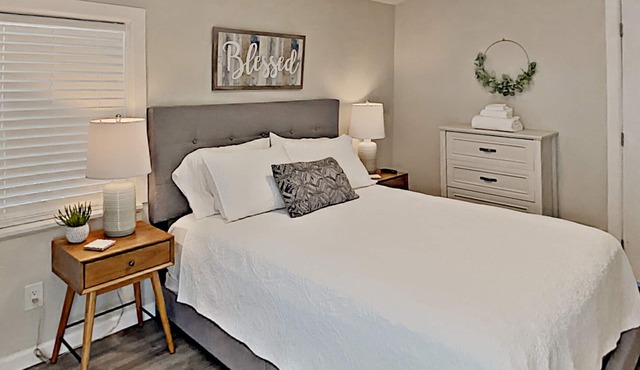 New 1Bd Steps to Broadway! Near Downtown, Zoo, Coronado, Jacuzzi & BBQ Area with Fire Pit!