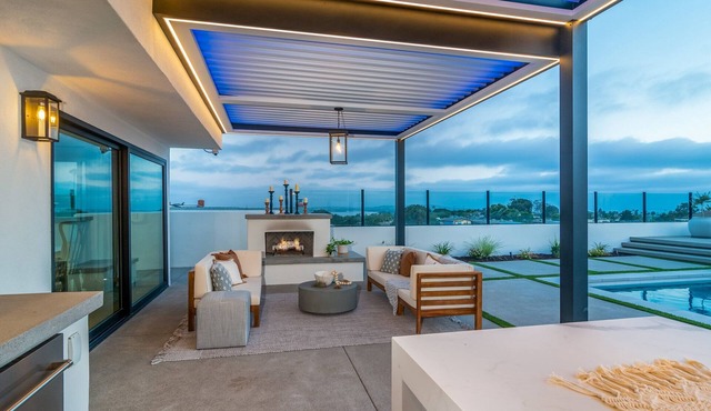 NEW 5 Bed 3 Bath, Ocean Views, Pool Spa, BBQ, Luxury Home!
