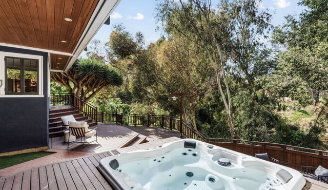 New 6 bed Mission Hills Home |Huge Deck and Spa
