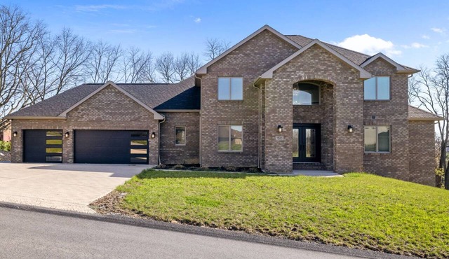 NEW | 6BR Luxury Brick Estate | Chef Kitchen + Open-Concept Design | Near Pittsburgh
