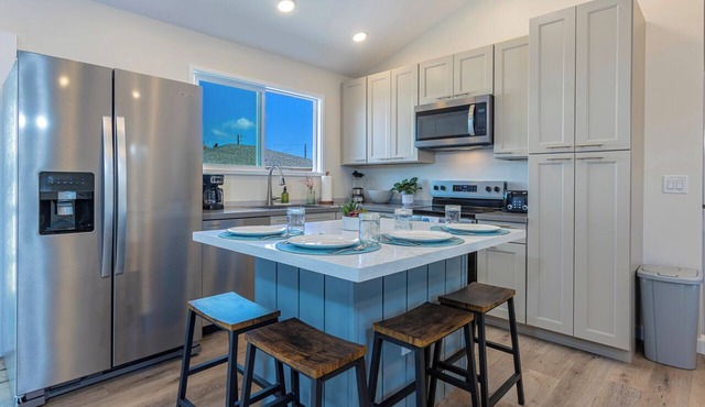 NEW! Authentic Wailuku Stay – Newly Renovated 3BR Upstairs Unit