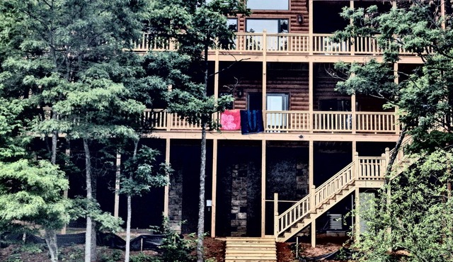 New Luxury Lakefront: Private Swimming Cove & Wifi!