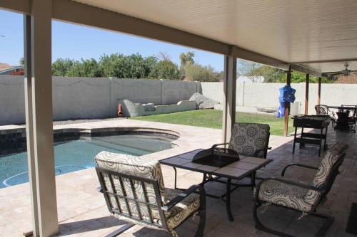 NEW! Modern Villa Getaway with an amazing pool in Phoenix