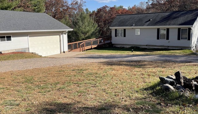 Newer, 4 bdrm 2 bathroom lake home 5 minutes from everything in Danbury Wi