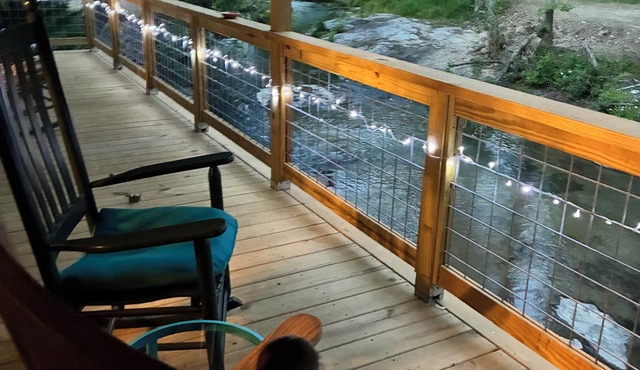 Newly refreshed! On the water ~ Riverside Mountain Getaway ~ RELAX & REJUVENATE! in Black Mountain