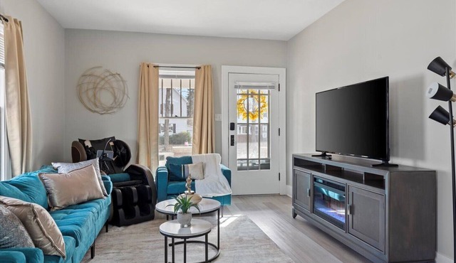 Newly-renovated House - Luxurious Massage Chair - Close to Attractions/Hospitals