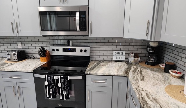 Newly Updated, Spacious, Close to Everything, Screened patio, Amenities Galore