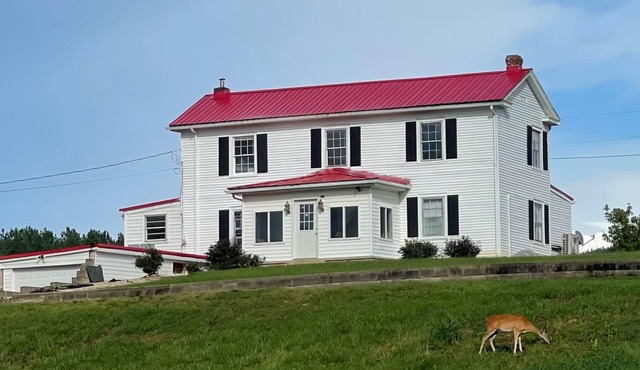 #NoCleaningFee! Pool Table, Hot tub, fireplace overlooking Wreck Island Creek in Gladstone