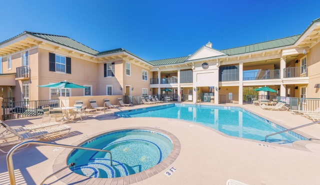 North Forest Beach Penthouse | Walk to Coligny | Rooftop Pool | Renovated