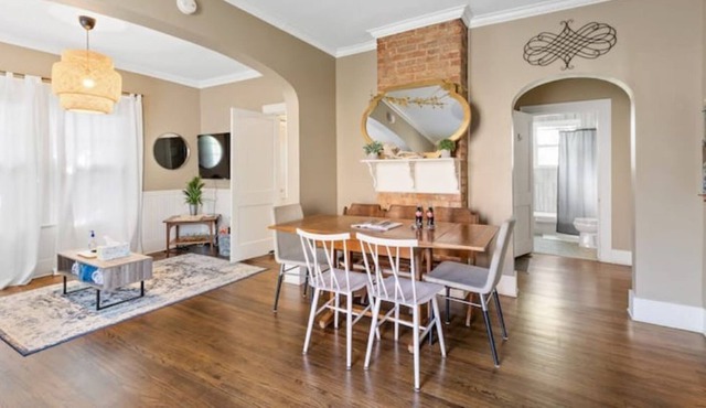 North Shore Cottage- Mins to Downtown