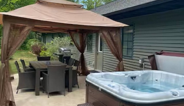 Northwoods Oasis close to Duluth - BOULDBERBELLE RETREAT